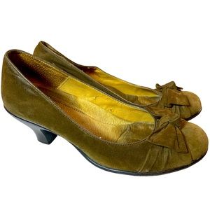 Softspots  Suede Dress Heels Size 9 Wide